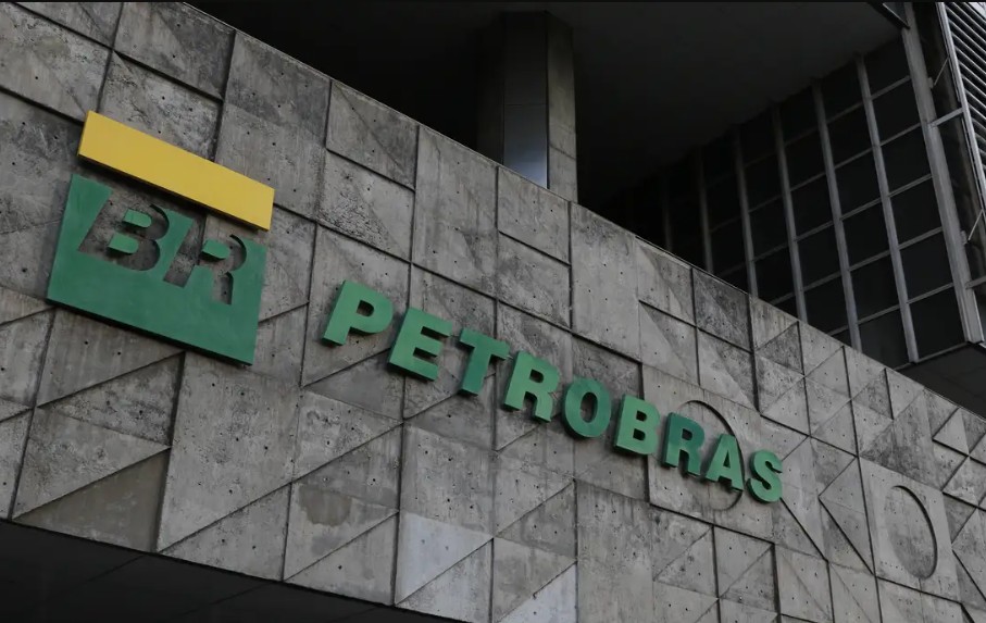 Petrobras anuncia novos poços e retomada de fábricas de fertilizantes