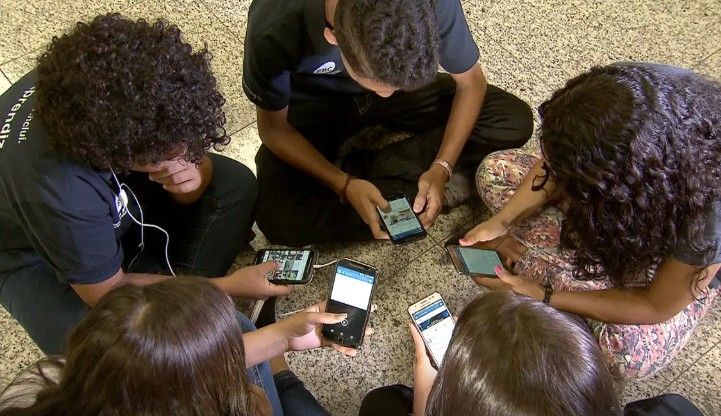 Adolescentes não têm apoio para lidar com redes sociais, diz pesquisa