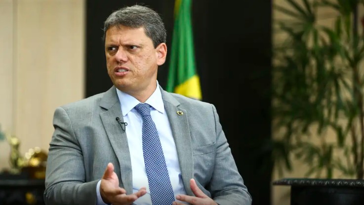 Tarcísio diz nos Estados Unidos que não existe direita sem Bolsonaro
