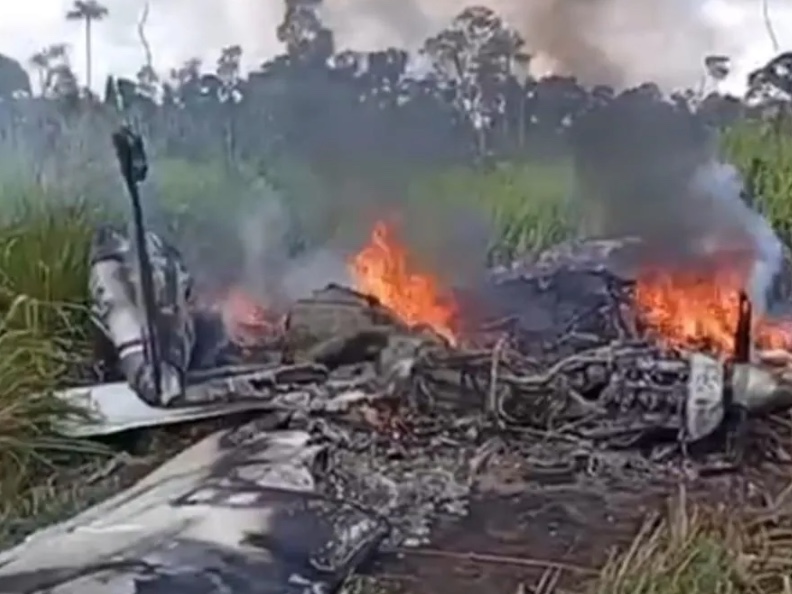 Avião cai no Pará após suposto confronto com helicóptero 