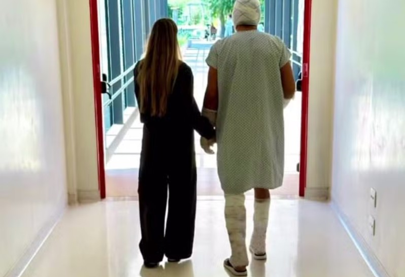 Ex-zagueiro Lúcio teve 18% do corpo queimado após lareira explodir