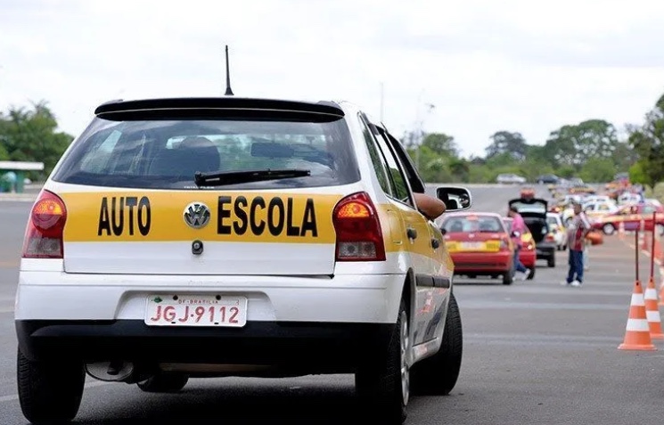 Autoescola fecha e aluna fica sem CNH em Manaus