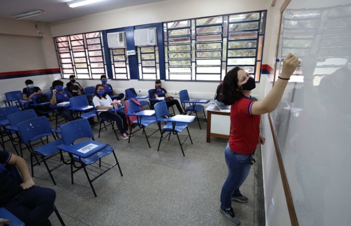 Justiça garante reajuste a professora aposentada em Manacapuru
