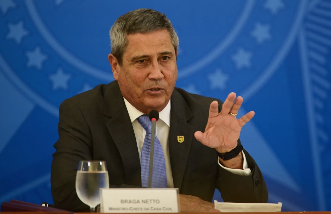 Braga Netto jogava vôlei no 8/1 e ficou surpreso com ataques, diz defesa