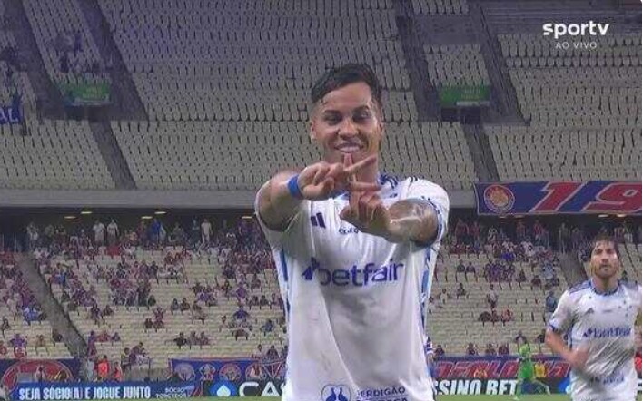 Cruzeiro vence Fortaleza no Castelão e encosta nos líderes do Brasileiro