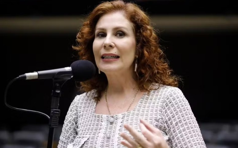 Ministério da Justiça pede ao Itamaraty extradição de Carla Zambelli