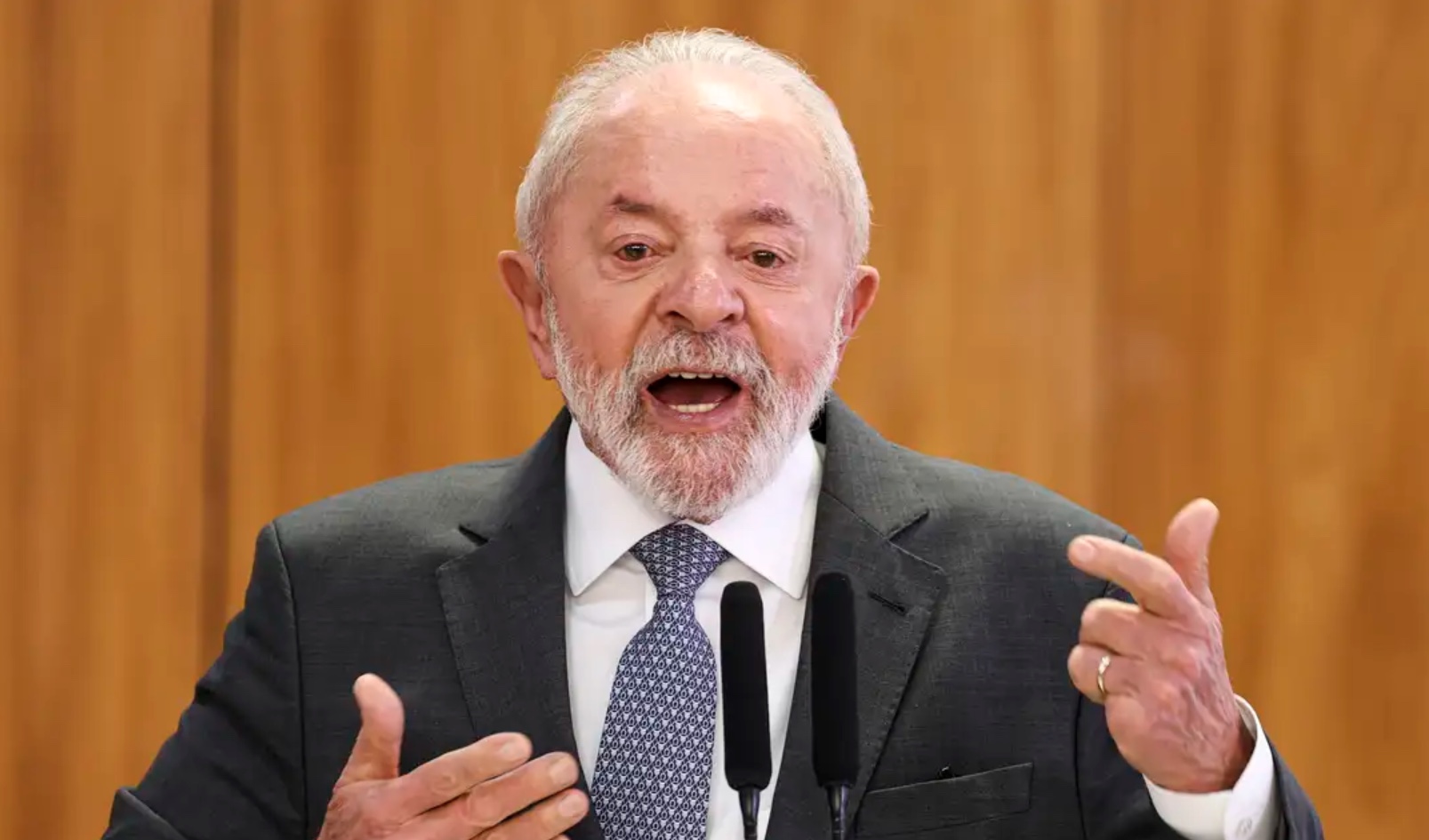 Lula se recupera de labirintite e deve trabalhar do Alvorada nesta terça