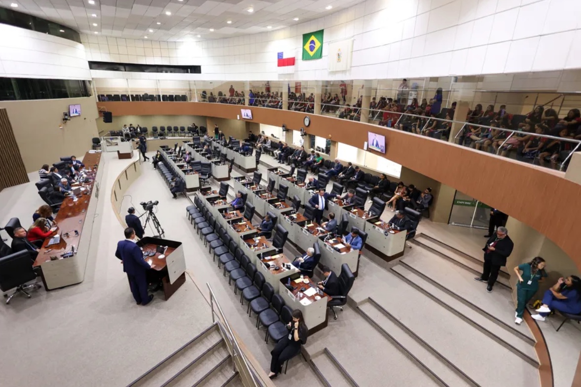Vereadores de Manaus votam projeto que proíbe maconha em espaços públicos