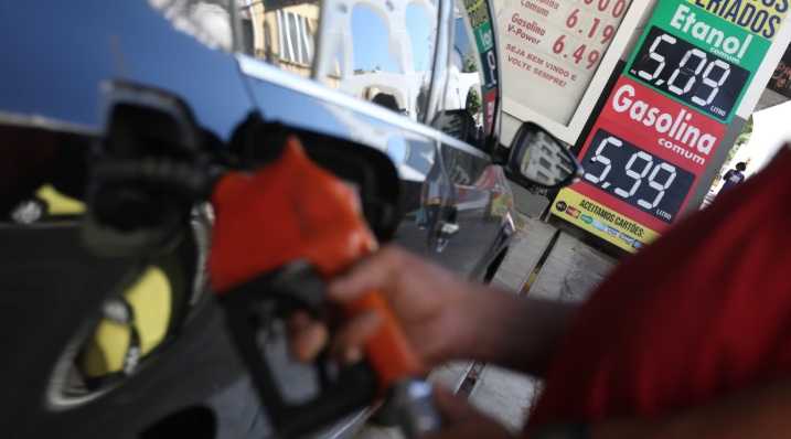 Petrobras reduz em 5,6% o preço da gasolina nas refinarias