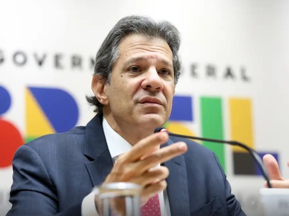 Equipe econômica apresentará a líderes partidários alternativas a IOF