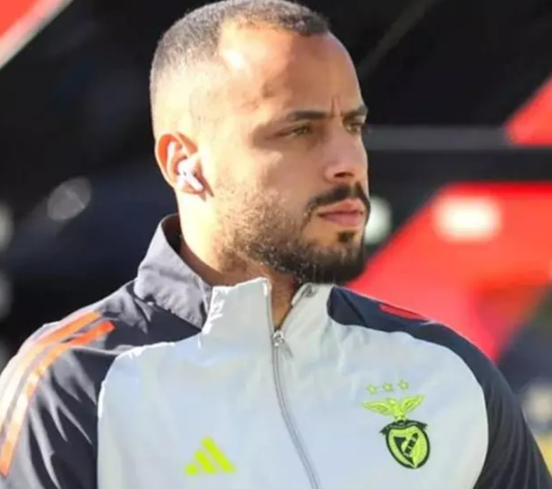 Arthur Cabral assina contrato com Botafogo até dezembro de 2028