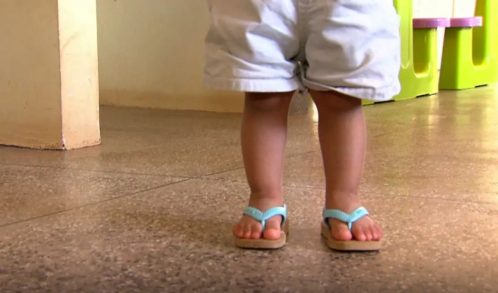 Crianças pequenas são mais expostas a riscos climáticos, mostra estudo