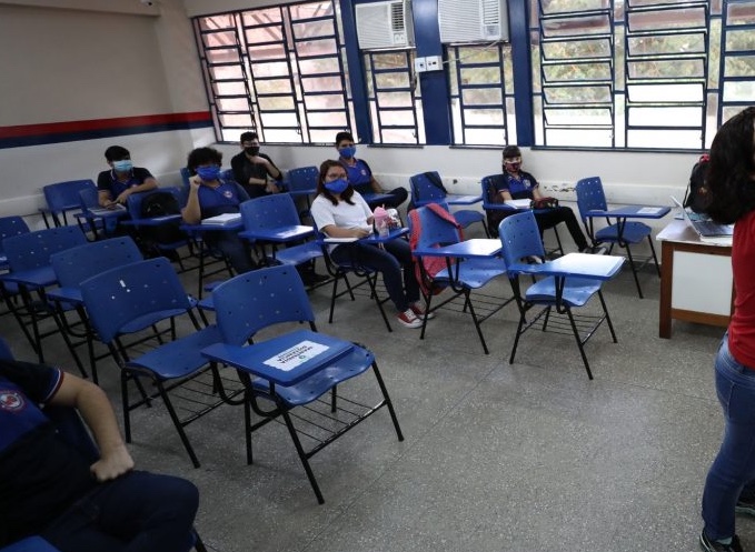 Município de Manaus deve indenizar moradora por barulho escolar, decide STJ