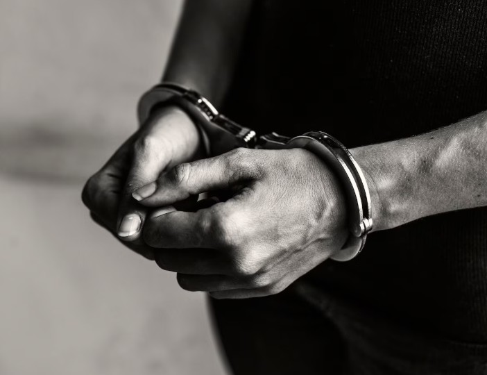 Mulher é presa ao ser flagrada com moto roubada no Grande Vitória