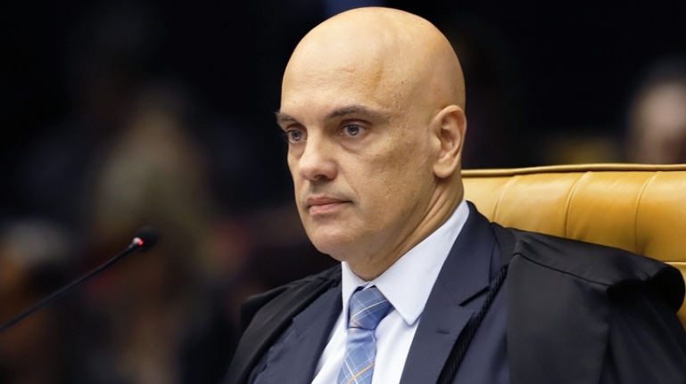 Moraes aciona Governo para extradição de Carla Zambelli da Itália