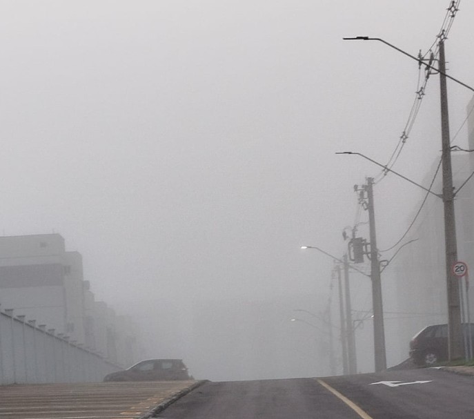 Manaus amanhece envolta em neblina intensa nesta sexta-feira