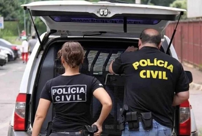 Homem pede para voltar com ex em palco e mata mulher após show