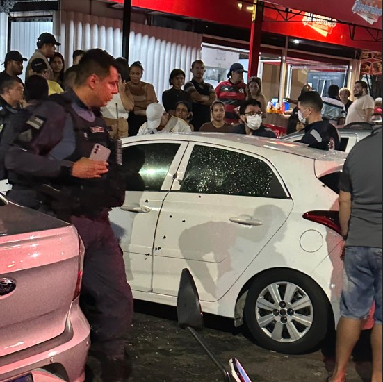Pistoleiros executam jovem a tiros na frente da esposa na Cachoeirinha