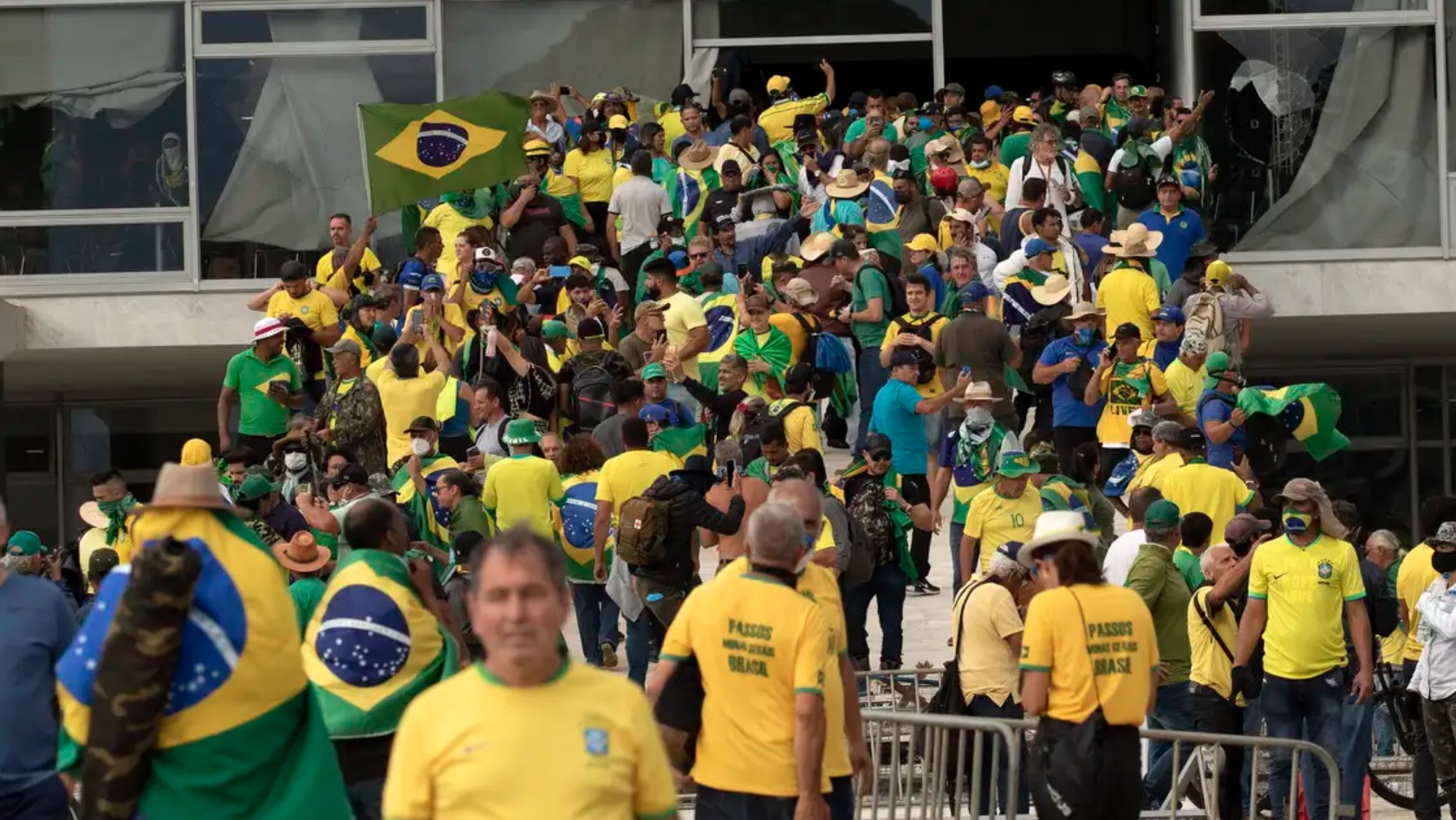 STF descarta fim de inquérito que mira bolsonaristas e deve mantê-lo em 2026