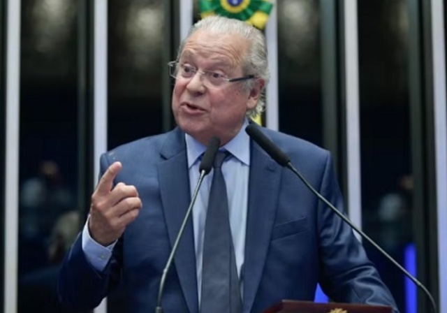 "Sucessor de Lula é o PT", diz José Dirceu em crítica à base do partido