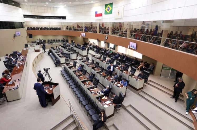 Câmara de Manaus antecipa salário e 13º de servidores para junho