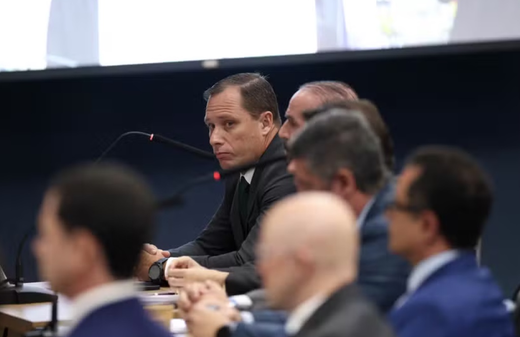 Mauro Cid e Braga Netto se enfrentam em acareação no STF nesta terça