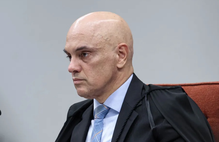 Moraes autoriza retirada de tornozeleira de ré do 8/1 por gravidez de risco