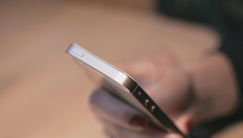 Mulher é baleada por não ter modelo de iPhone desejado por assaltante