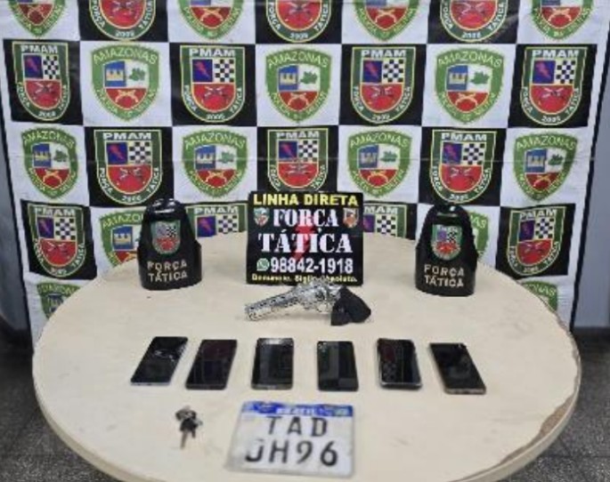 Dupla é presa após fazer arrastão no Jorge Teixeira usando arma falsa