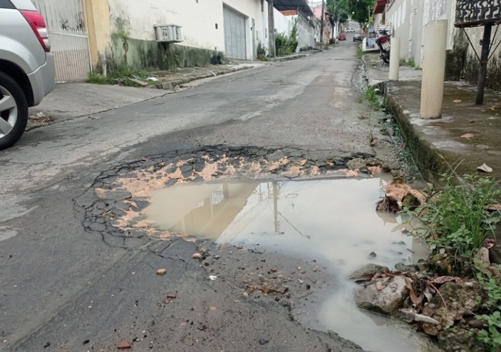 PL prevê indenização a motoristas por danos causados por buracos em Manaus