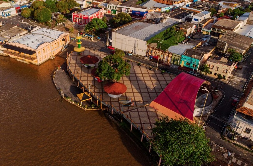 MP abre inquérito sobre muro com risco de desabamento na orla de Parintins