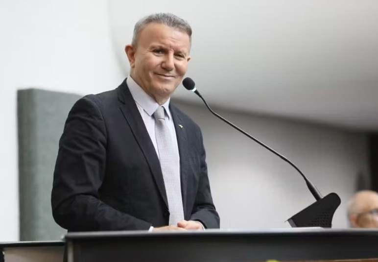 Prefeito de Palmas reassume cargo após prisão por ordem do STF