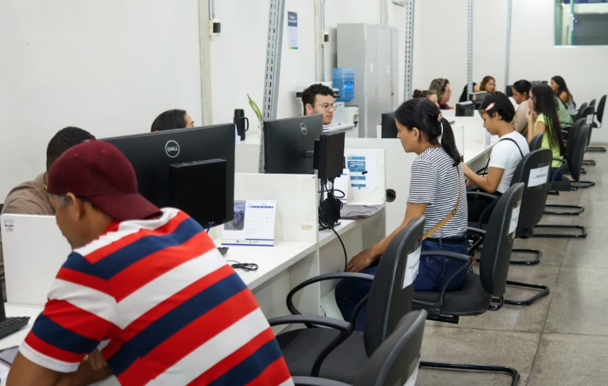 Sine Amazonas divulga 214 vagas para terça-feira