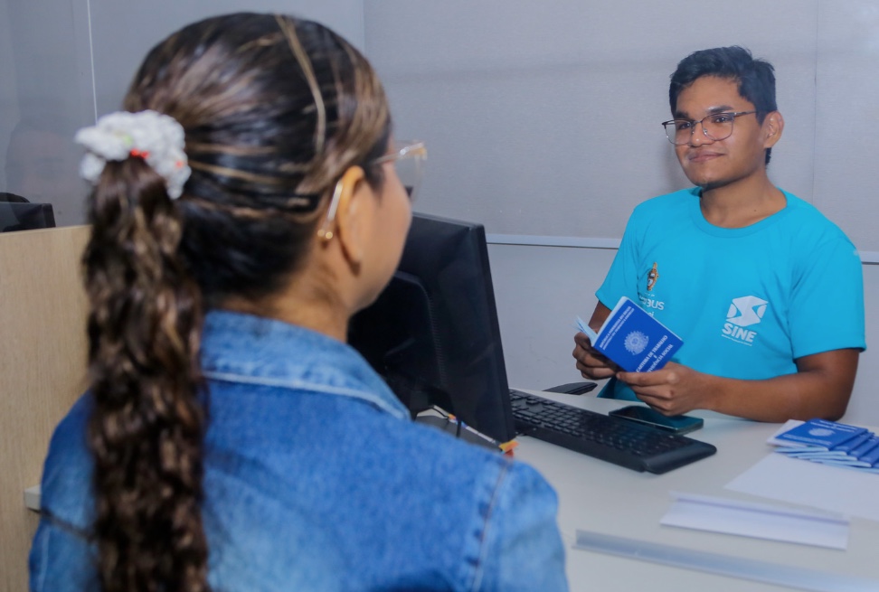 Repositor, motorista e mais: veja 252 vagas disponíveis no Sine Manaus