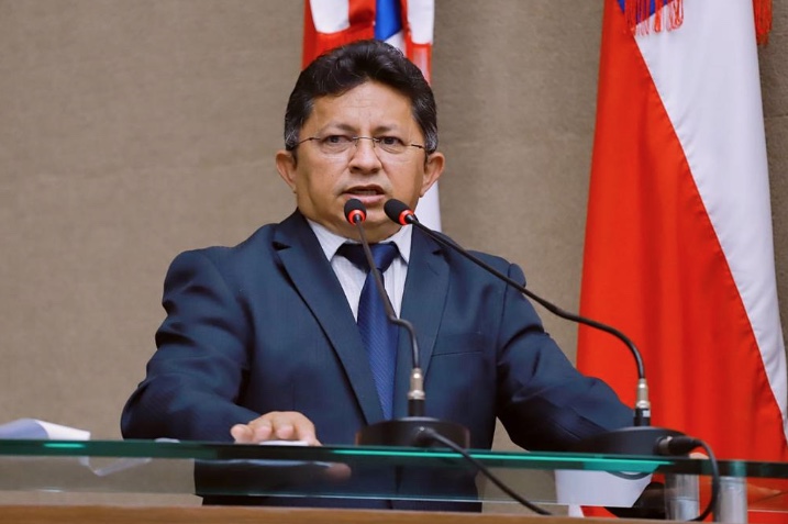 Sinésio Campos é reeleito presidente do PT no Amazonas