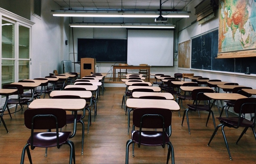 Faculdade do Amazonas é proibida de ofertar cursos sem aval do MEC