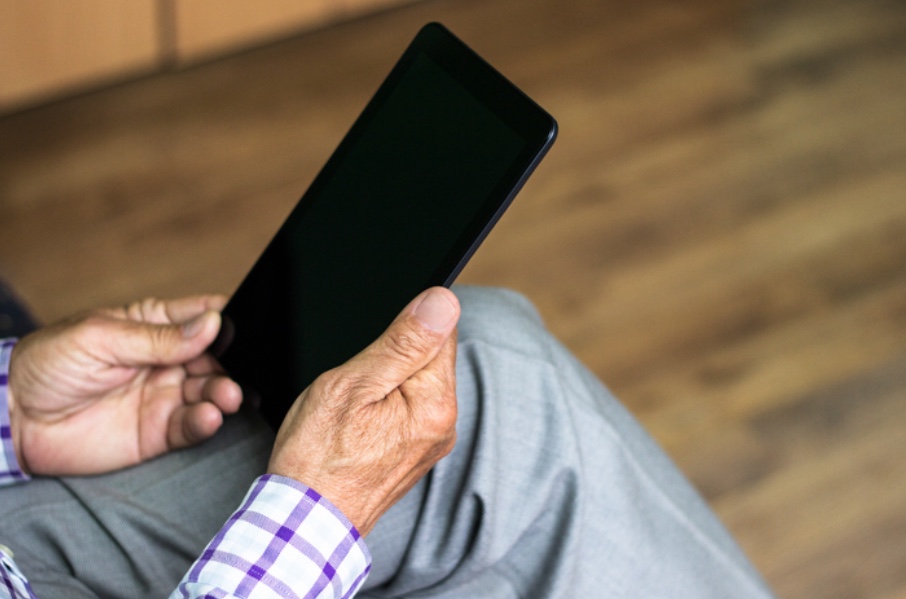 Idoso sem acesso à internet fica isento de custas em processo no Amazonas