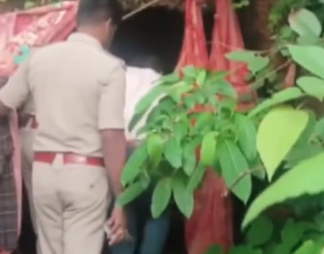 Polícia encontra mulher e filhas que viviam escondidas em caverna na Índia