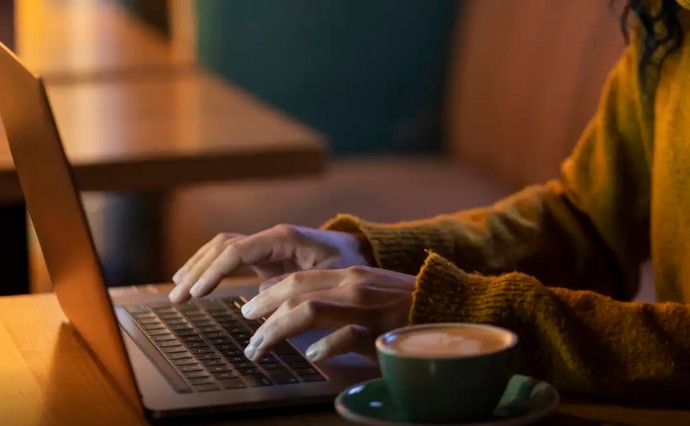 Serviços já respondem por 57% dos empregos formais no país, diz CNS