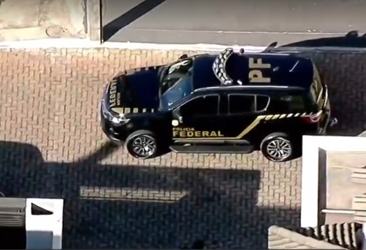 Veja imagens da operação da PF na casa do ex-presidente Jair Bolsonaro