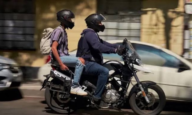 Acne e piolho: entenda os riscos do uso coletivo de capacete