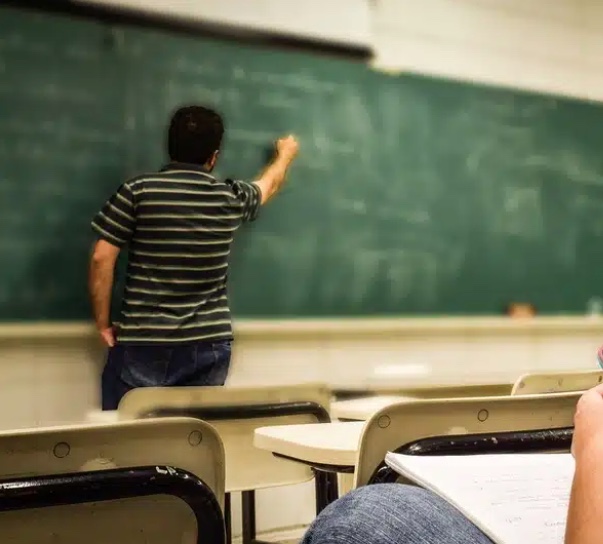 Prefeitura de Manaus abre matrículas para Educação de Jovens e Adultos