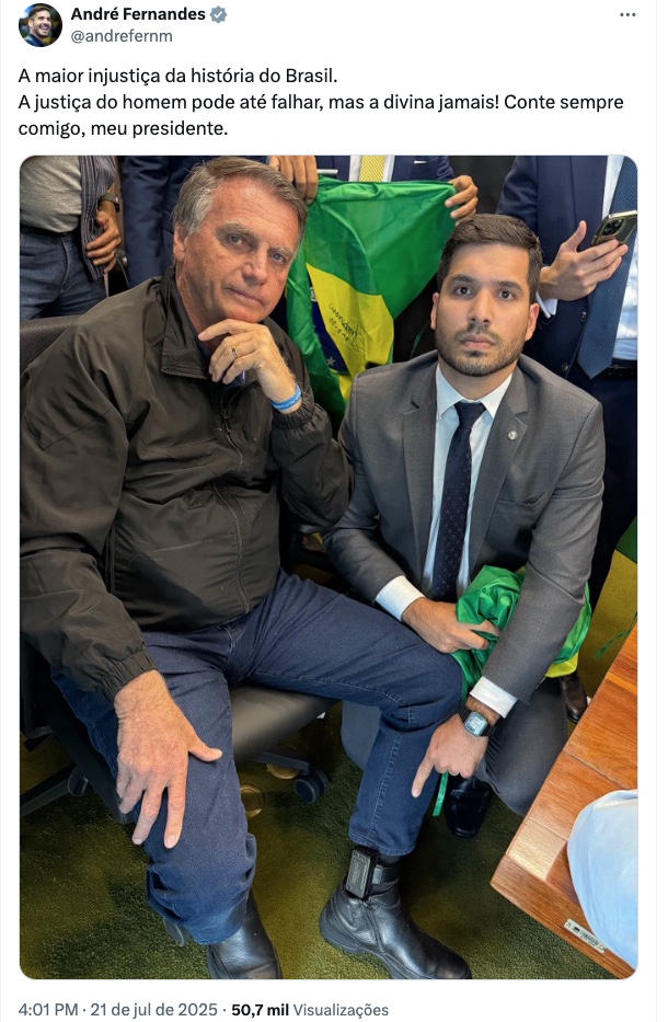 Bolsonaro exibe tornozeleira e classifica aparelho como "máxima humilhação"