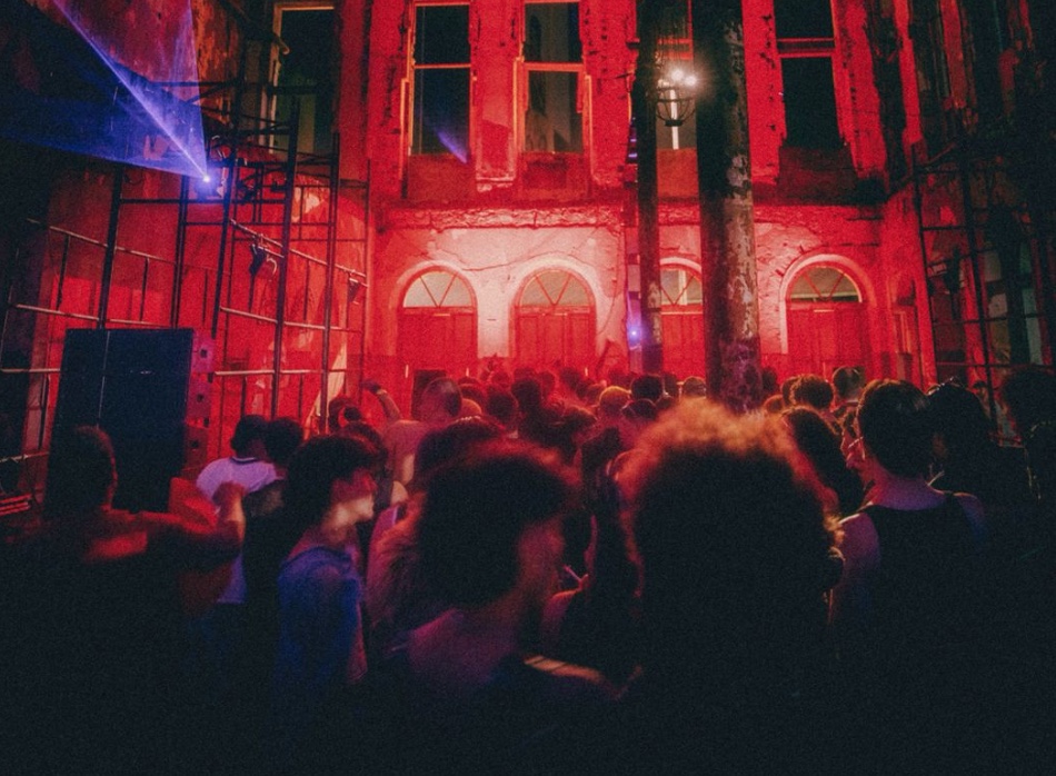 Carlos do Complexo faz estreia em Manaus com festa eletrônica no Centro