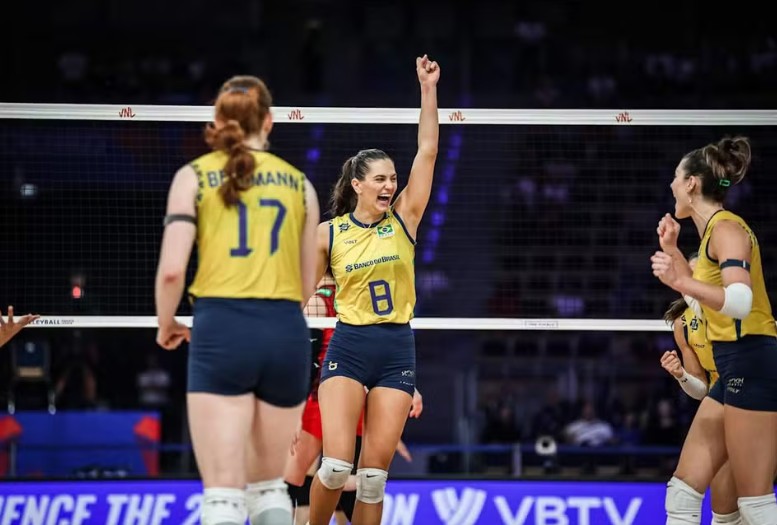 Brasil enfrenta a Itália em briga por título inédito neste domingo 