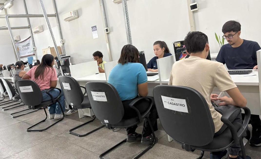 Jardineiro, nutricionista e mais: veja vagas de emprego no Sine Amazonas