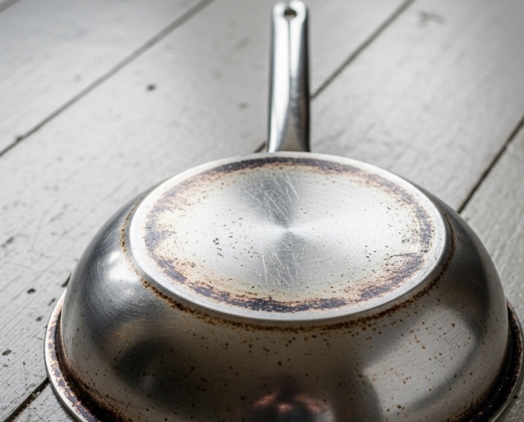 Mãe ataca filha com faca após menina derrubar panela em Campinas