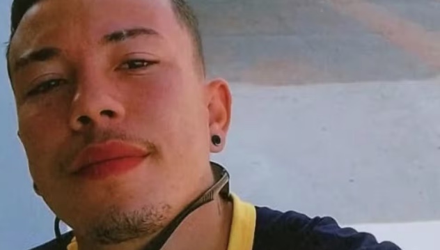 Jovem é esmagado ao ficar preso na porta de casa em MS