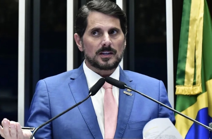 Moraes justifica novas restrições a Marcos do Val e cita 'afronta' ao STF