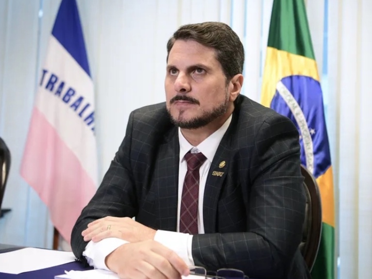 Do Val foi abordado pela PF na saída de avião e reclamou de perseguição de Moraes